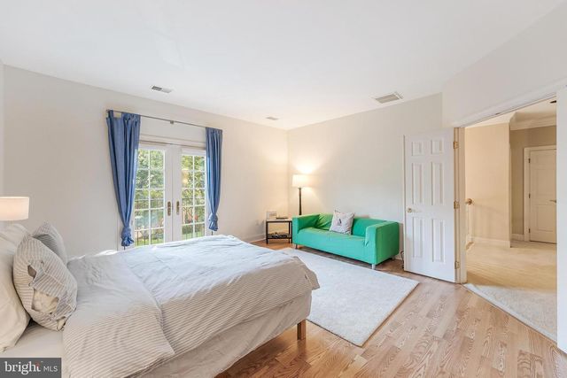 7405 OLD MAPLE SQ, Mclean, VA 22102