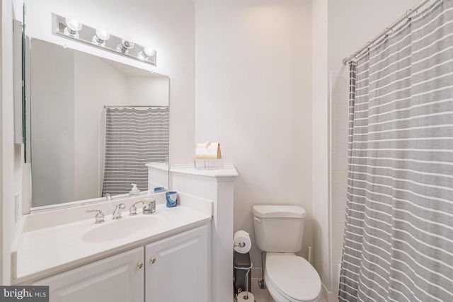 7405 OLD MAPLE SQ, Mclean, VA 22102