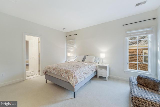 7405 OLD MAPLE SQ, Mclean, VA 22102