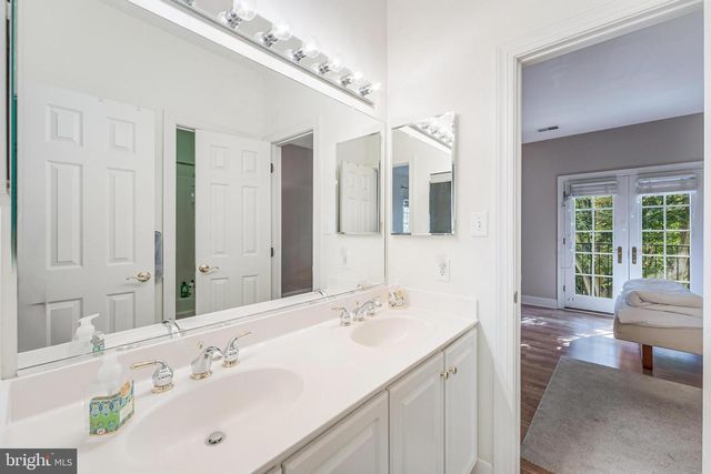 7405 OLD MAPLE SQ, Mclean, VA 22102