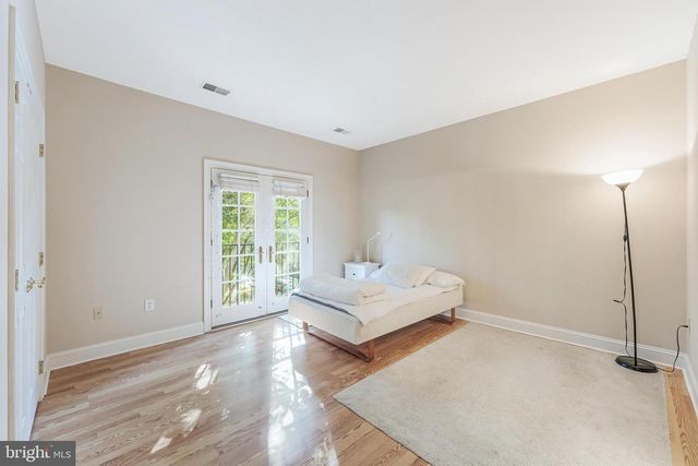 7405 OLD MAPLE SQ, Mclean, VA 22102