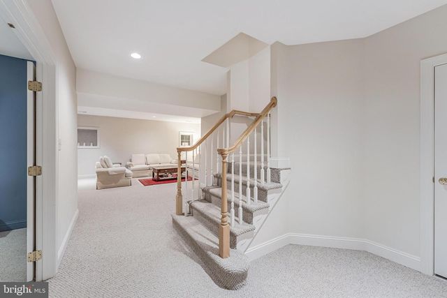 7405 OLD MAPLE SQ, Mclean, VA 22102