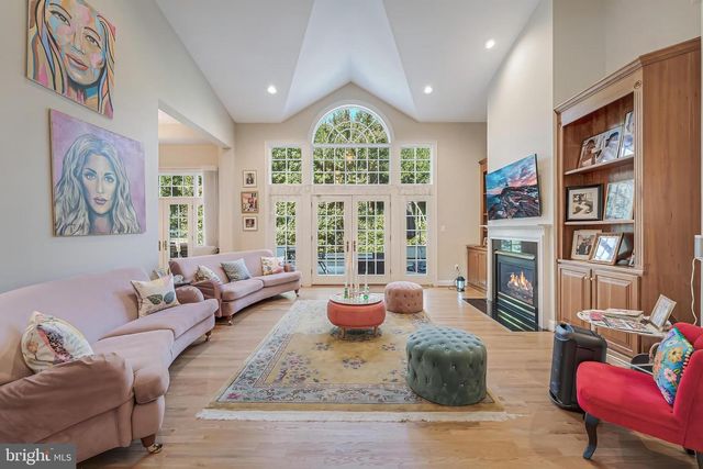 7405 OLD MAPLE SQ, Mclean, VA 22102