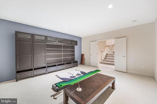 7405 OLD MAPLE SQ, Mclean, VA 22102