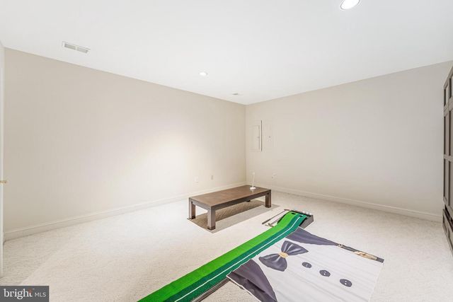 7405 OLD MAPLE SQ, Mclean, VA 22102