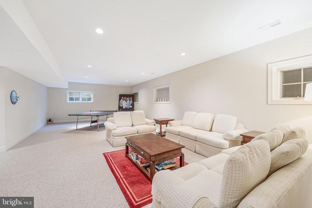 7405 OLD MAPLE SQ, Mclean, VA 22102