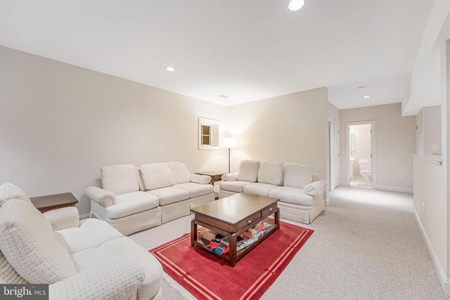 7405 OLD MAPLE SQ, Mclean, VA 22102