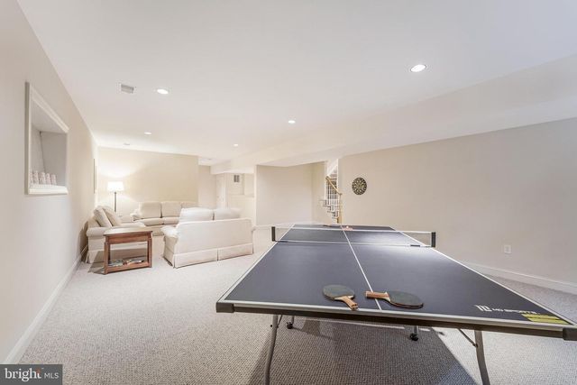 7405 OLD MAPLE SQ, Mclean, VA 22102