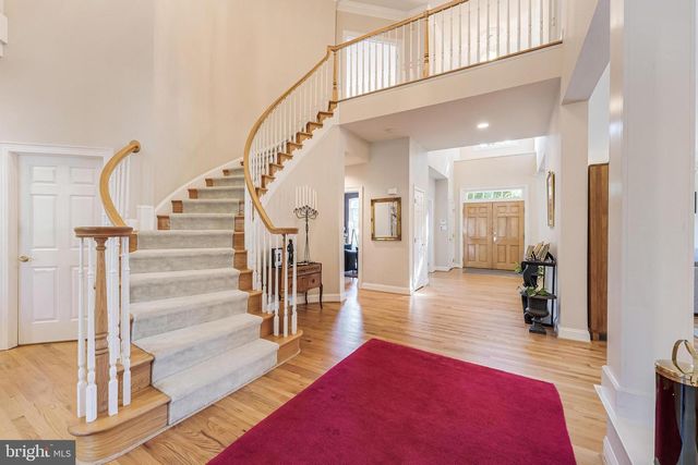 7405 OLD MAPLE SQ, Mclean, VA 22102