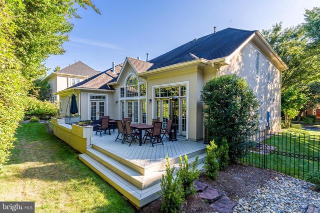 7405 OLD MAPLE SQ, Mclean, VA 22102