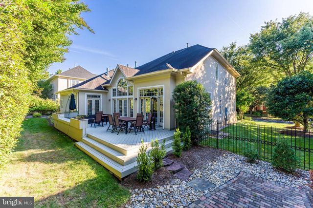 7405 OLD MAPLE SQ, Mclean, VA 22102