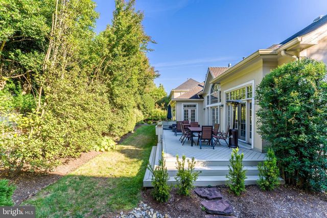 7405 OLD MAPLE SQ, Mclean, VA 22102