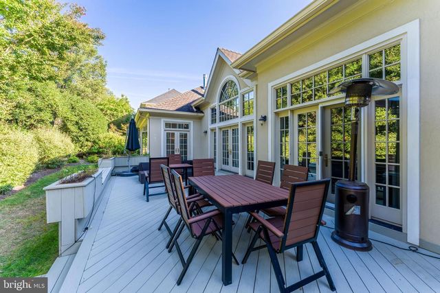 7405 OLD MAPLE SQ, Mclean, VA 22102