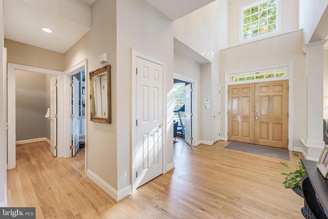 7405 OLD MAPLE SQ, Mclean, VA 22102