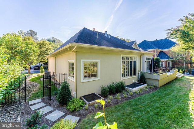 7405 OLD MAPLE SQ, Mclean, VA 22102