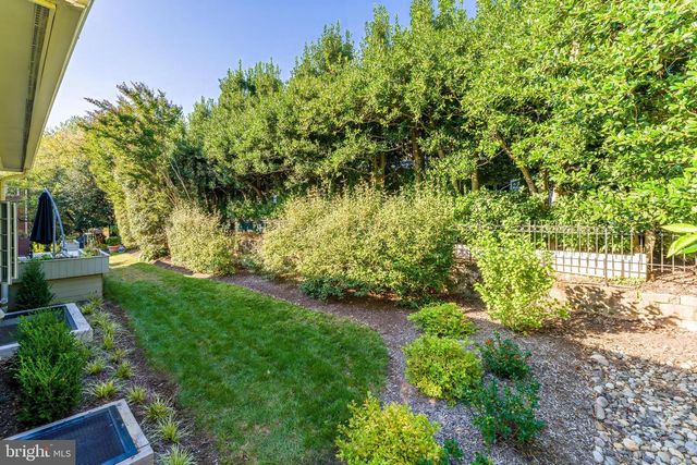 7405 OLD MAPLE SQ, Mclean, VA 22102