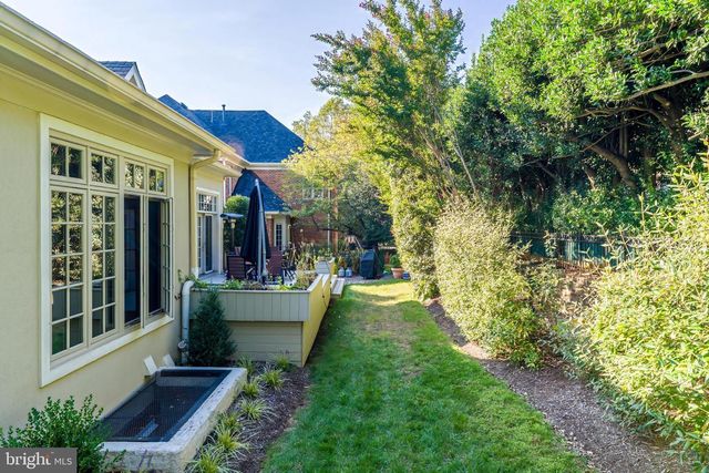 7405 OLD MAPLE SQ, Mclean, VA 22102