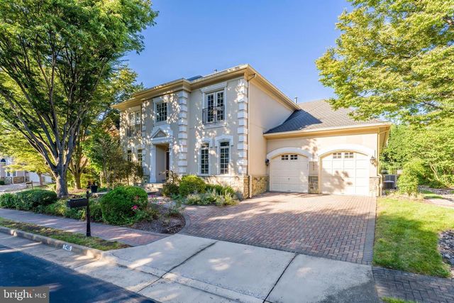 7405 OLD MAPLE SQ, Mclean, VA 22102