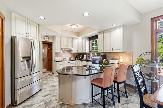3819 Waverly Place Drive, Lewis Center, OH 43035