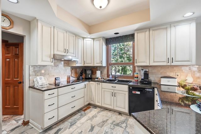3819 Waverly Place Drive, Lewis Center, OH 43035