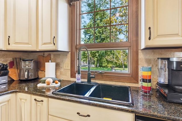 3819 Waverly Place Drive, Lewis Center, OH 43035