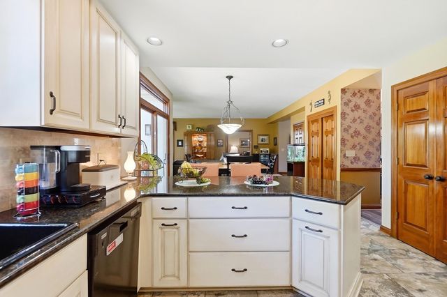 3819 Waverly Place Drive, Lewis Center, OH 43035