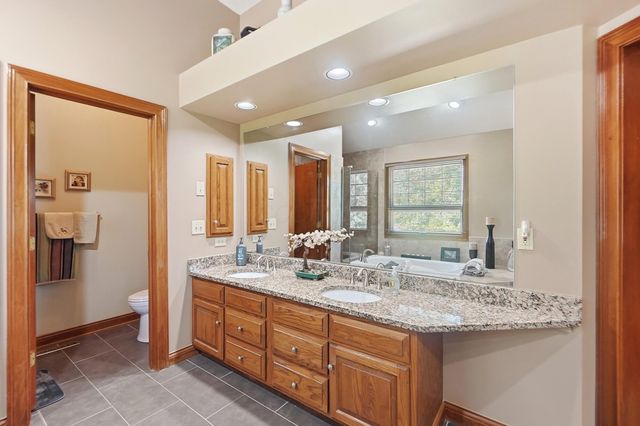 3819 Waverly Place Drive, Lewis Center, OH 43035