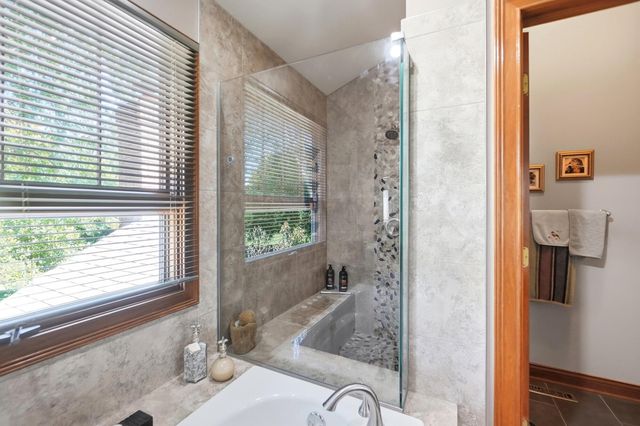 3819 Waverly Place Drive, Lewis Center, OH 43035