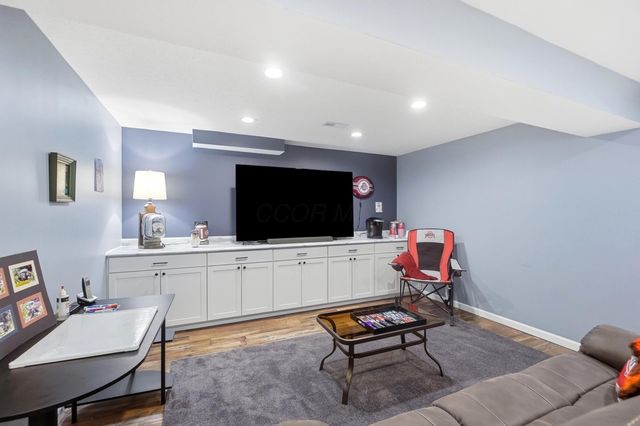 3819 Waverly Place Drive, Lewis Center, OH 43035