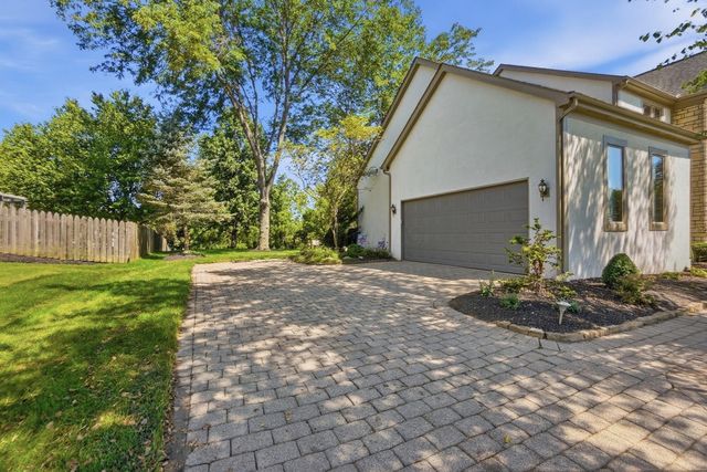 3819 Waverly Place Drive, Lewis Center, OH 43035