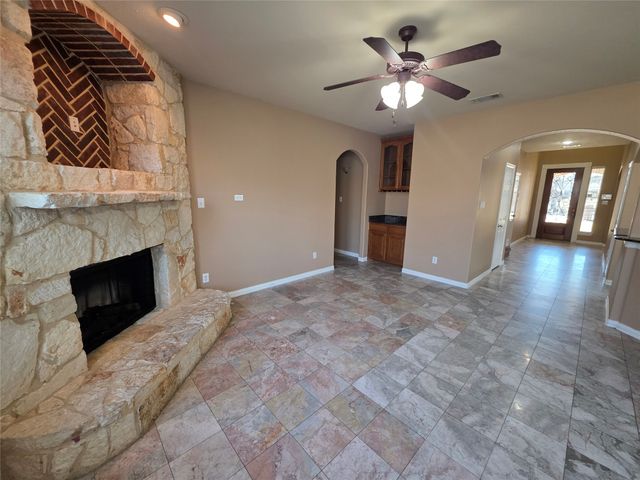 1522 Avenue E, Grand Prairie, TX 75051