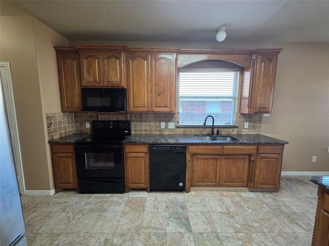 1522 Avenue E, Grand Prairie, TX 75051