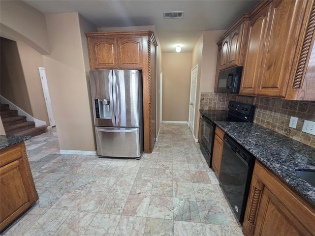 1522 Avenue E, Grand Prairie, TX 75051