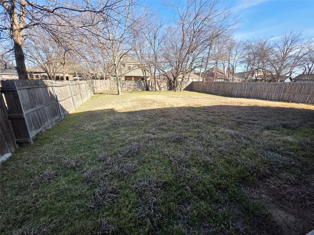 1522 Avenue E, Grand Prairie, TX 75051