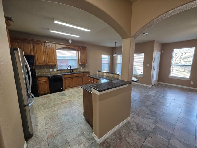 1522 Avenue E, Grand Prairie, TX 75051