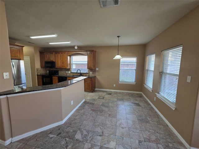 1522 Avenue E, Grand Prairie, TX 75051