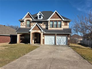 1522 Avenue E, Grand Prairie, TX 75051