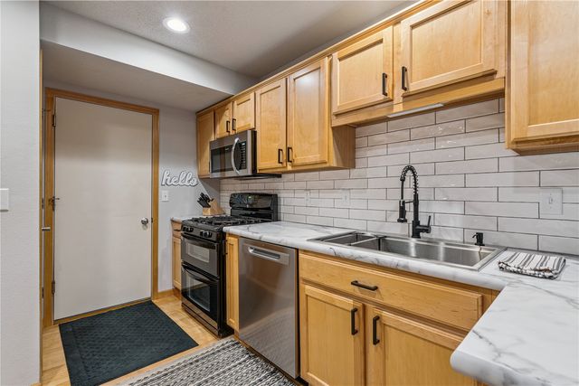 2325 Mulberry Street 6, Coralville, IA 52241