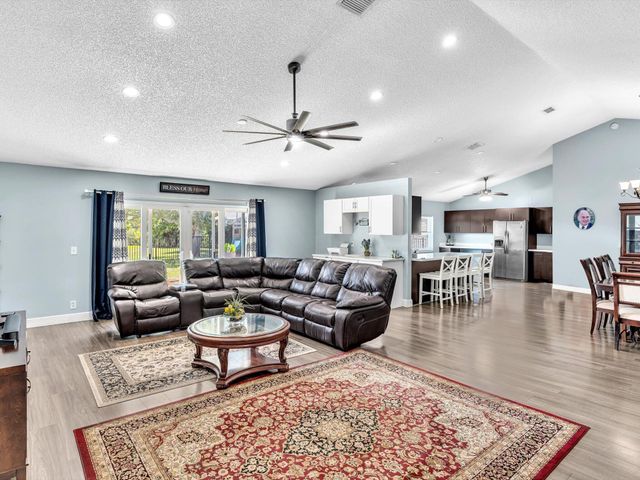 9393 Laurel Green Drive, Boynton Beach, FL 33437