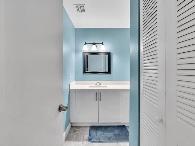 9393 Laurel Green Drive, Boynton Beach, FL 33437