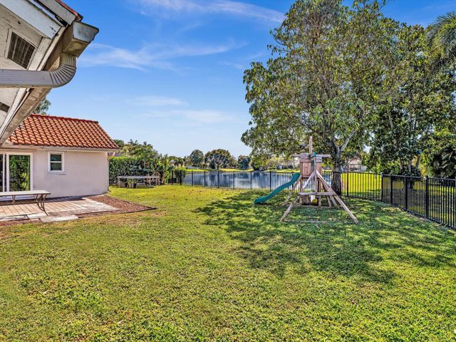 9393 Laurel Green Drive, Boynton Beach, FL 33437