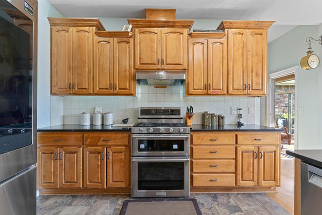 5998 S Parkhaven Lane, Springfield, MO 65810