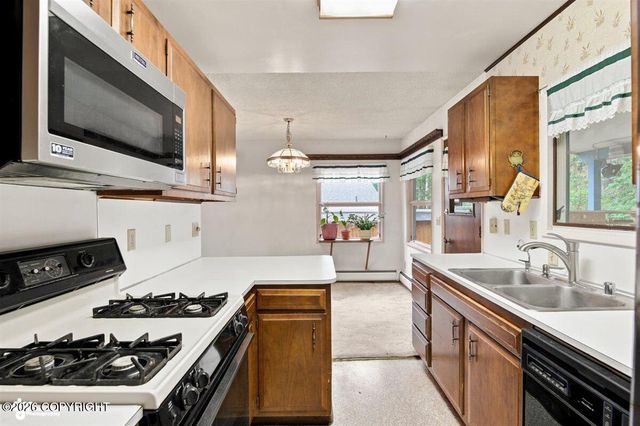 2416 Spurr Lane, Anchorage, AK 99501