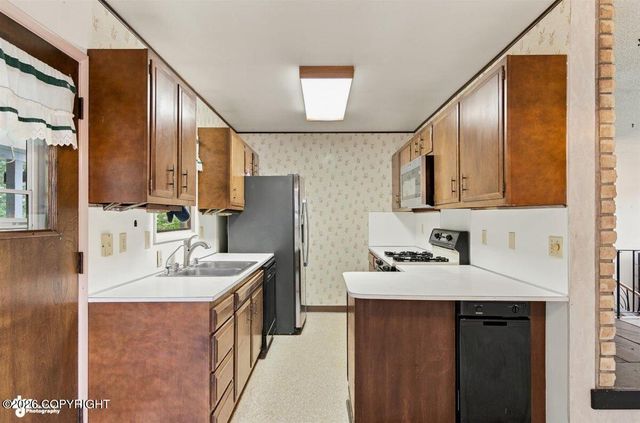 2416 Spurr Lane, Anchorage, AK 99501