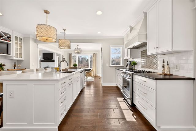 33 Sunrise Hill, Pittsford, NY 14534