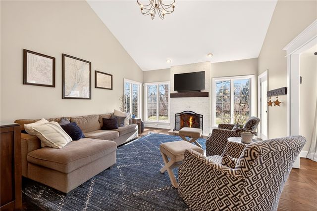 33 Sunrise Hill, Pittsford, NY 14534