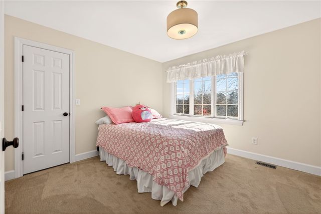 33 Sunrise Hill, Pittsford, NY 14534