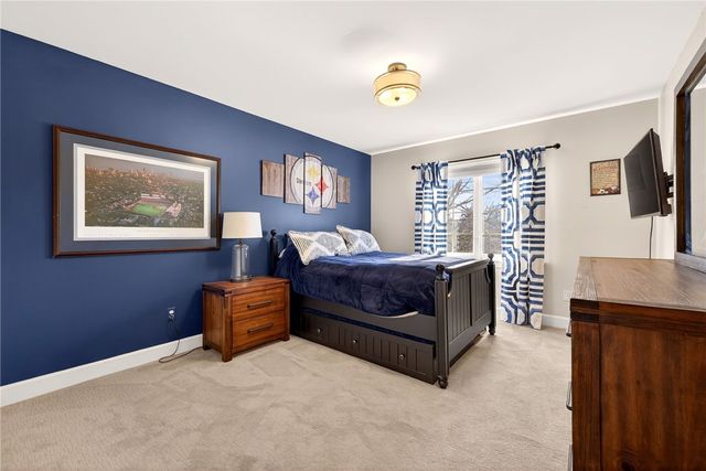 33 Sunrise Hill, Pittsford, NY 14534