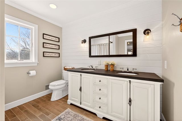 33 Sunrise Hill, Pittsford, NY 14534