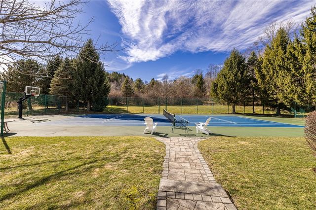 33 Sunrise Hill, Pittsford, NY 14534